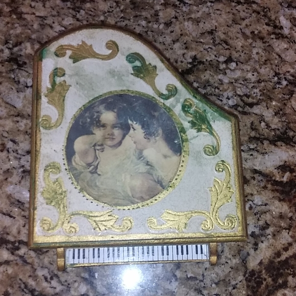 1105 Musical Piano Jewelry Box Florentine - Picture 5 of 7